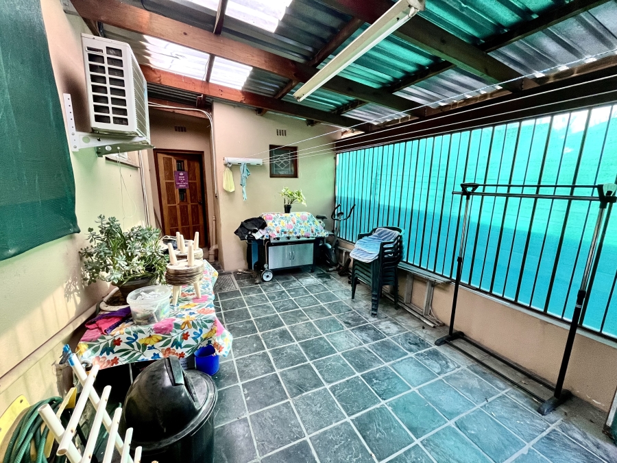5 Bedroom Property for Sale in De Zoete Inval Western Cape